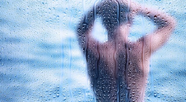 Olio doccia: come trovare il detergente migliore per idratare la pelle